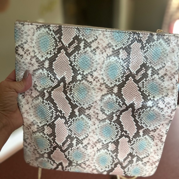 Snakeskin Pattern Clutch - Picture 5 of 8